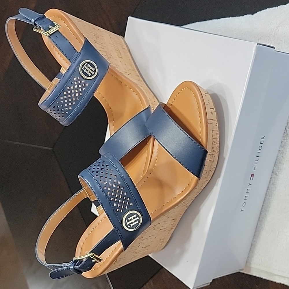Tommy Hilfiger Women's Memili Navy 10M Open-Toe Platform Wedge